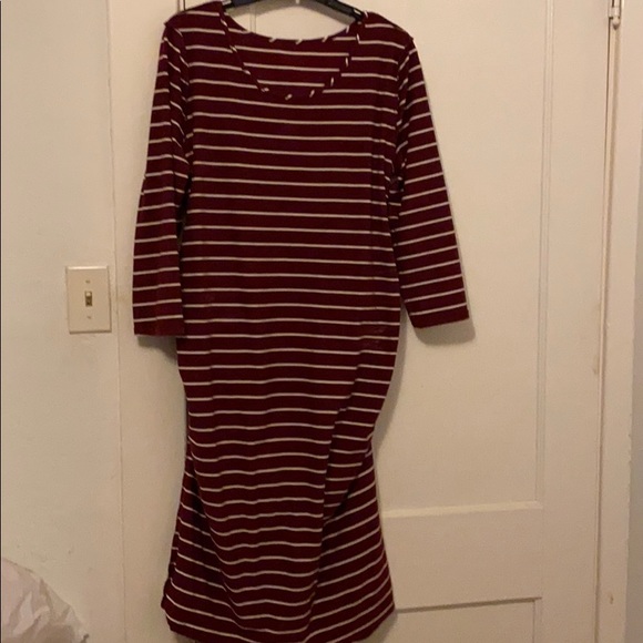 Maternity bodycon dress in a Large. 3/4 sleeves - Picture 1 of 2